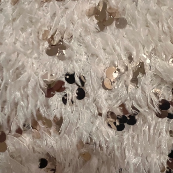 Amelia’s Boutique Cream Sequin & Feather Short Sleeve Crew Neck Top, size M - Picture 6 of 11